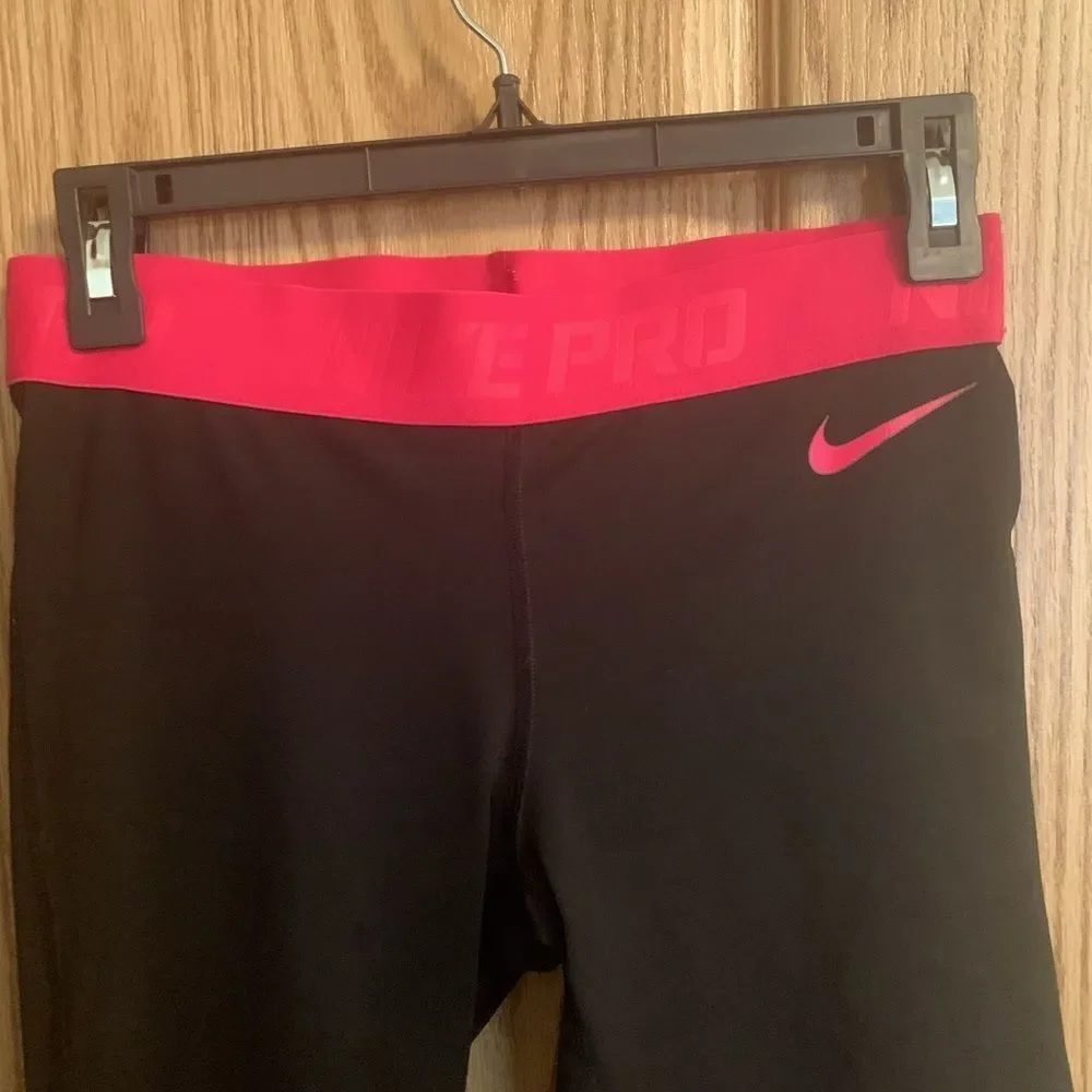 Women’s Nike leggings. Size medium.